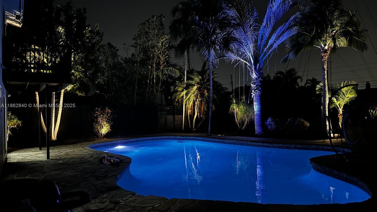 В аренду: $12,000 (5 спален, 3 ванн, 2500 Квадратных фут)