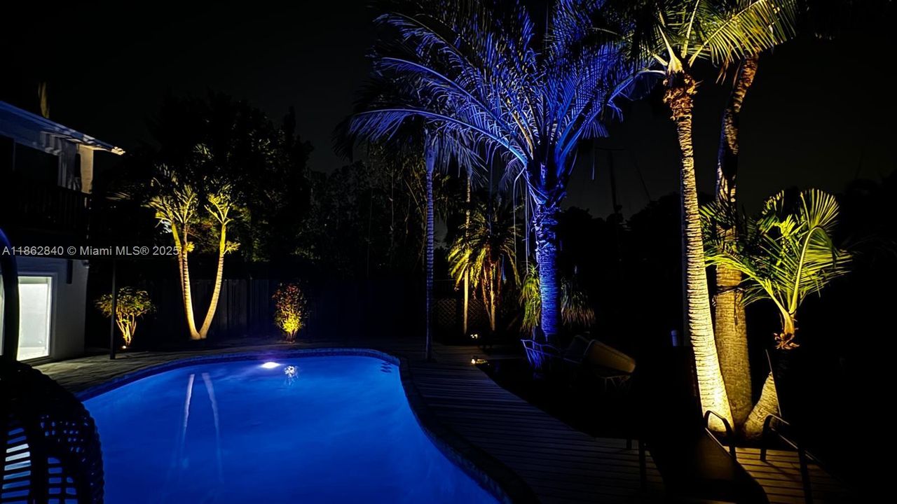 В аренду: $12,000 (5 спален, 3 ванн, 2500 Квадратных фут)