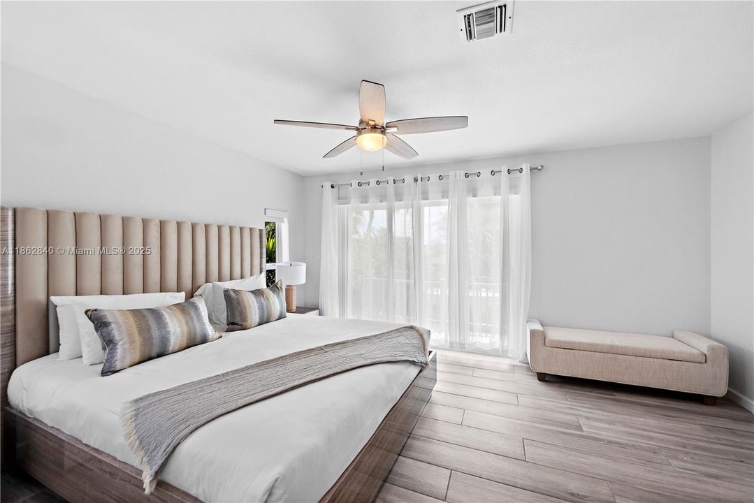 В аренду: $12,000 (5 спален, 3 ванн, 2500 Квадратных фут)