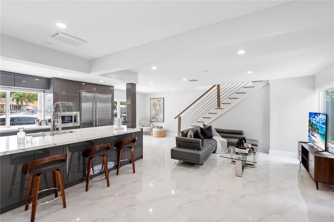 В аренду: $12,000 (5 спален, 3 ванн, 2500 Квадратных фут)