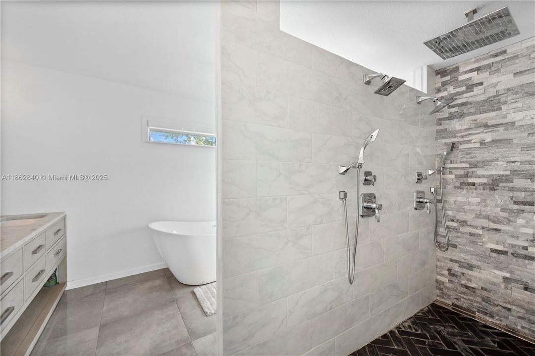 В аренду: $12,000 (5 спален, 3 ванн, 2500 Квадратных фут)