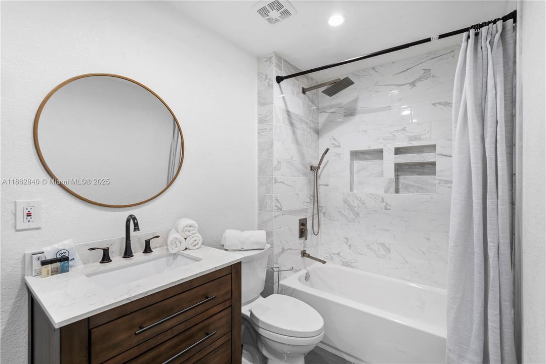 В аренду: $12,000 (5 спален, 3 ванн, 2500 Квадратных фут)