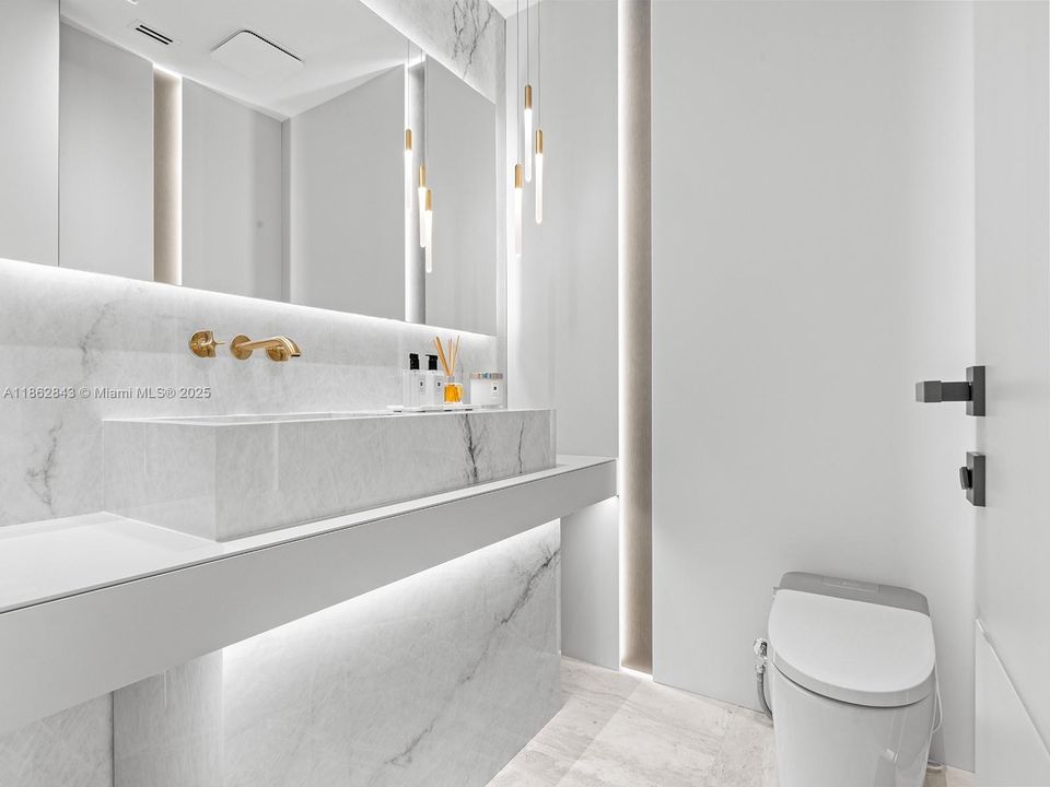 На продажу: $11,800,000 (4 спален, 5 ванн, 4992 Квадратных фут)