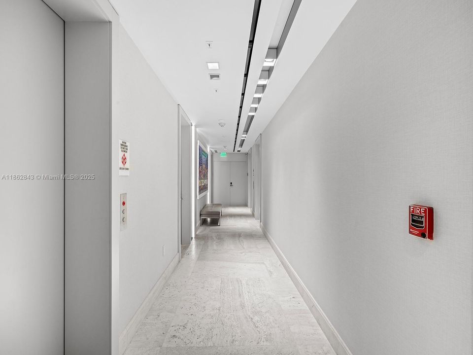 На продажу: $11,800,000 (4 спален, 5 ванн, 4992 Квадратных фут)