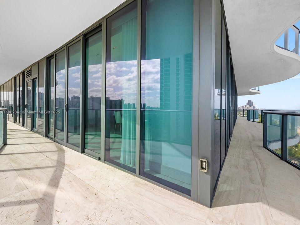 На продажу: $11,800,000 (4 спален, 5 ванн, 4992 Квадратных фут)