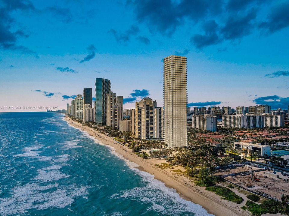 На продажу: $11,800,000 (4 спален, 5 ванн, 4992 Квадратных фут)