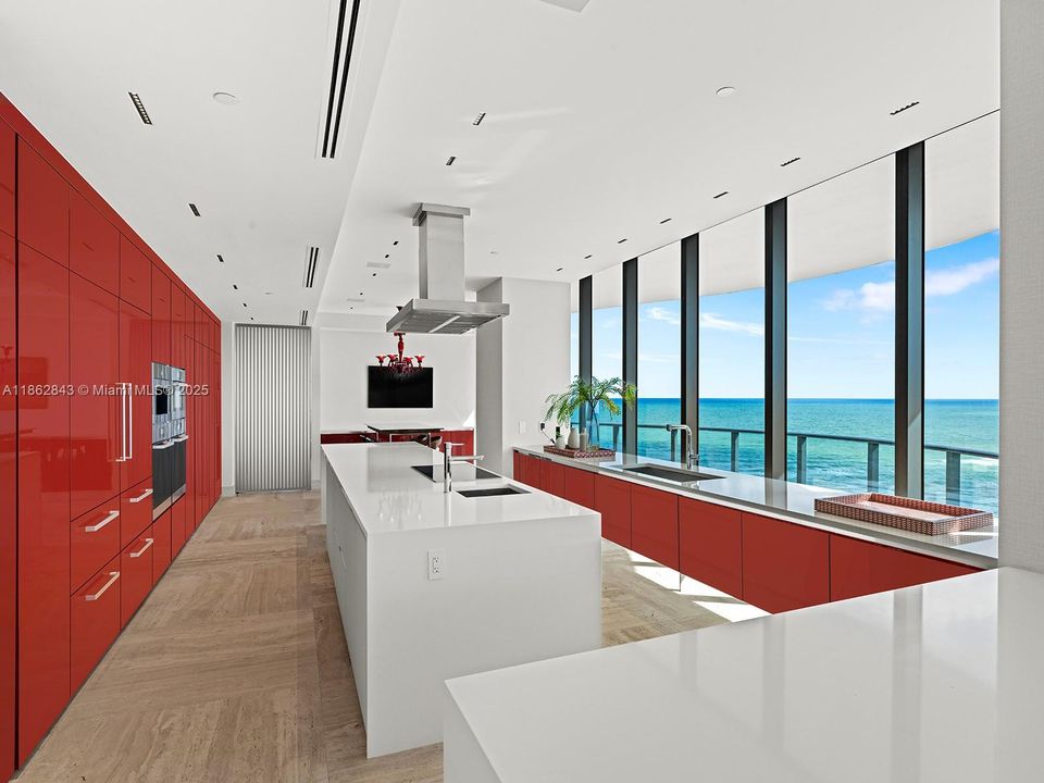 На продажу: $11,800,000 (4 спален, 5 ванн, 4992 Квадратных фут)