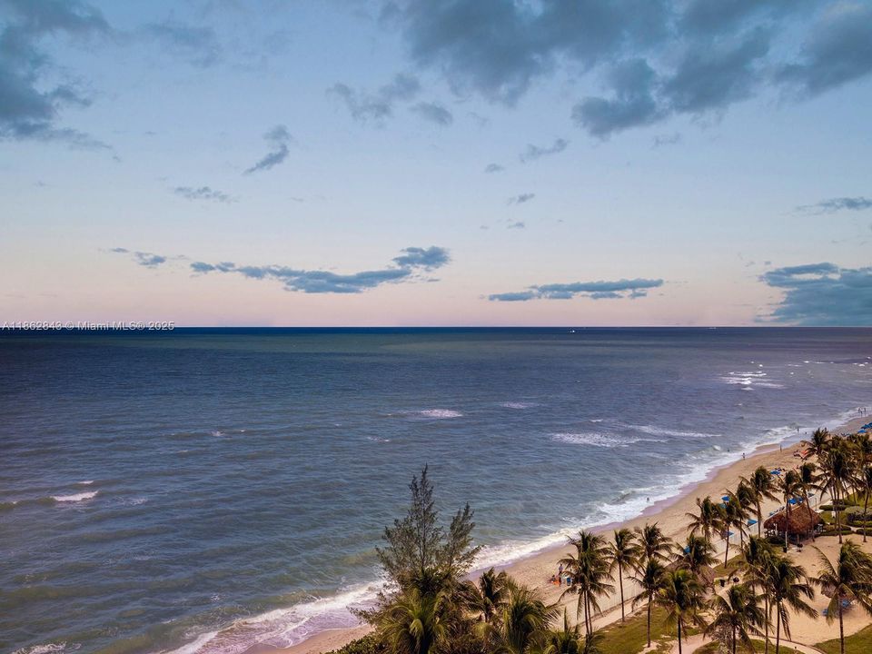 На продажу: $11,800,000 (4 спален, 5 ванн, 4992 Квадратных фут)