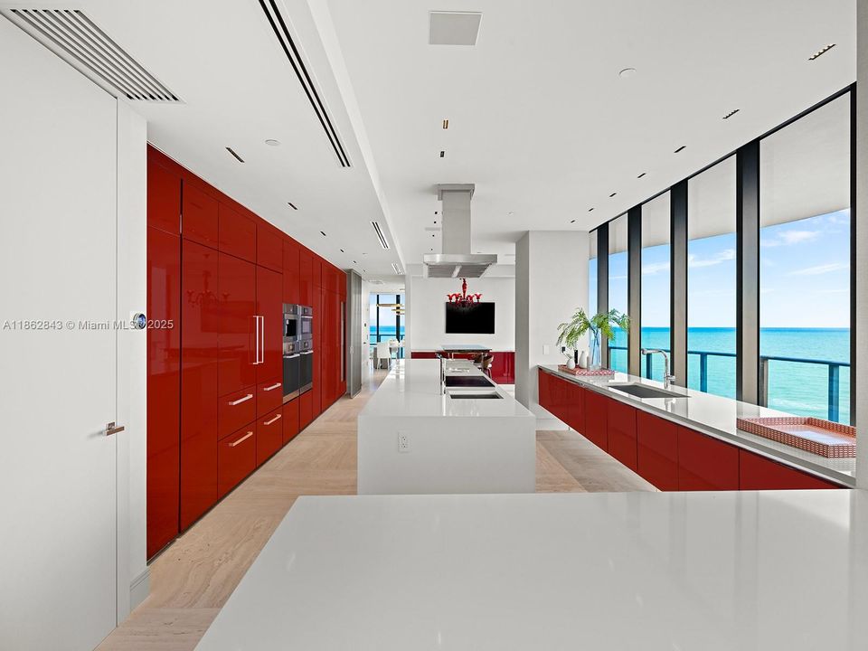 На продажу: $11,800,000 (4 спален, 5 ванн, 4992 Квадратных фут)