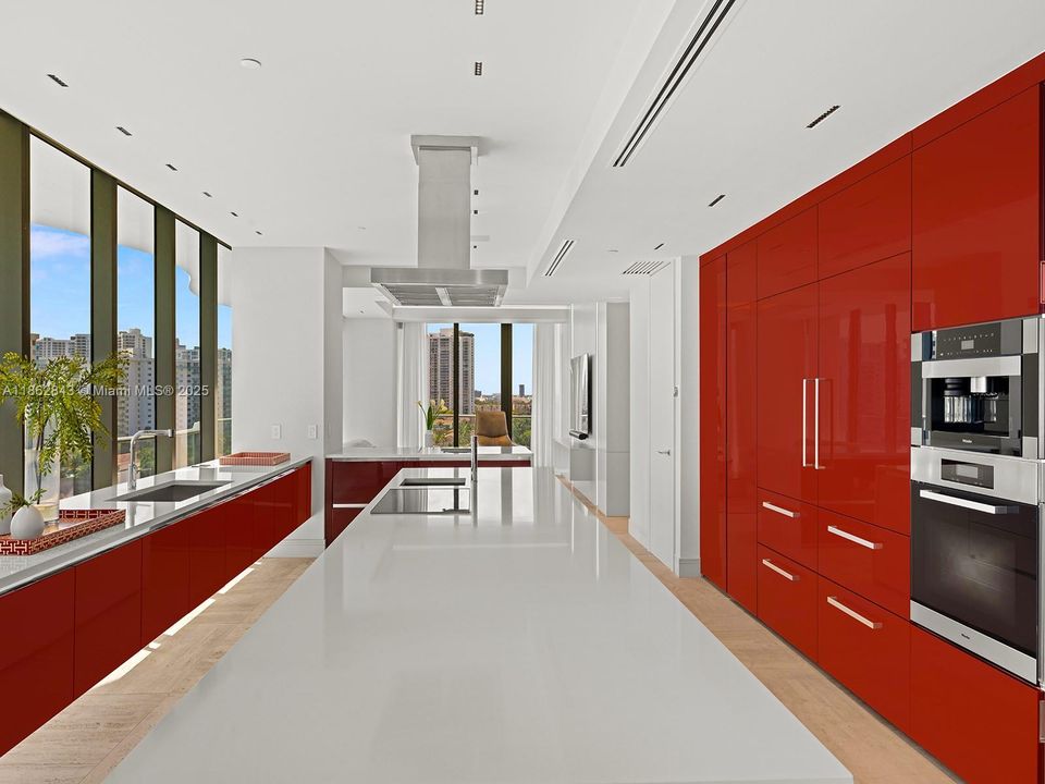 На продажу: $11,800,000 (4 спален, 5 ванн, 4992 Квадратных фут)