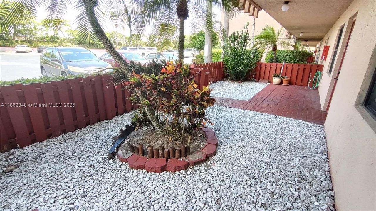 Vendido Recientemente: $150,000 (2 camas, 2 baños, 1100 Pies cuadrados)