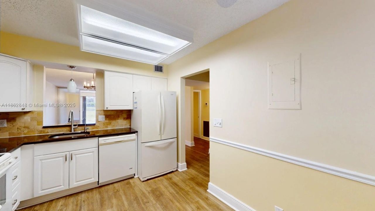 Vendido Recientemente: $150,000 (2 camas, 2 baños, 1100 Pies cuadrados)