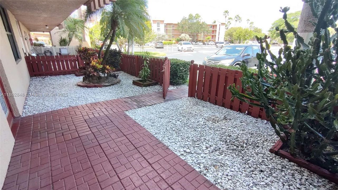 Vendido Recientemente: $150,000 (2 camas, 2 baños, 1100 Pies cuadrados)