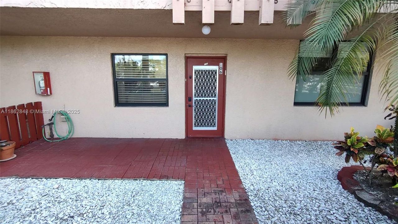 Vendido Recientemente: $150,000 (2 camas, 2 baños, 1100 Pies cuadrados)