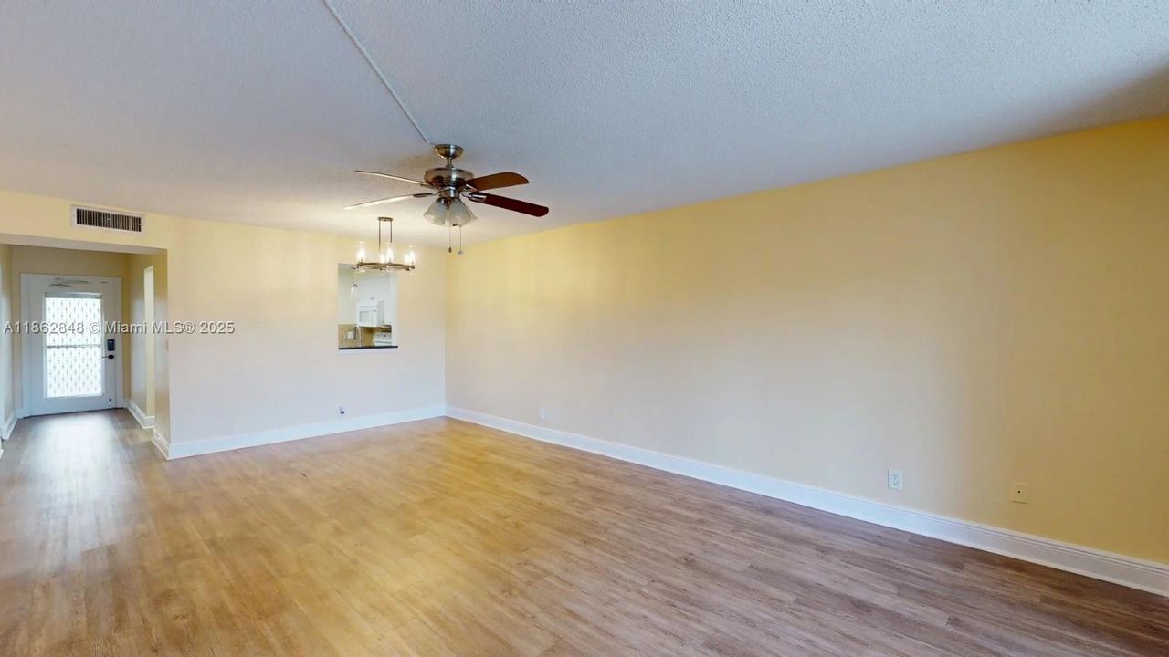 Vendido Recientemente: $150,000 (2 camas, 2 baños, 1100 Pies cuadrados)