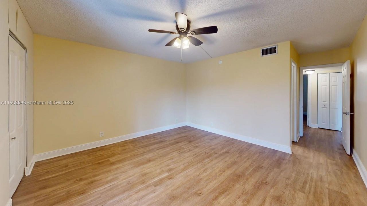 Vendido Recientemente: $150,000 (2 camas, 2 baños, 1100 Pies cuadrados)