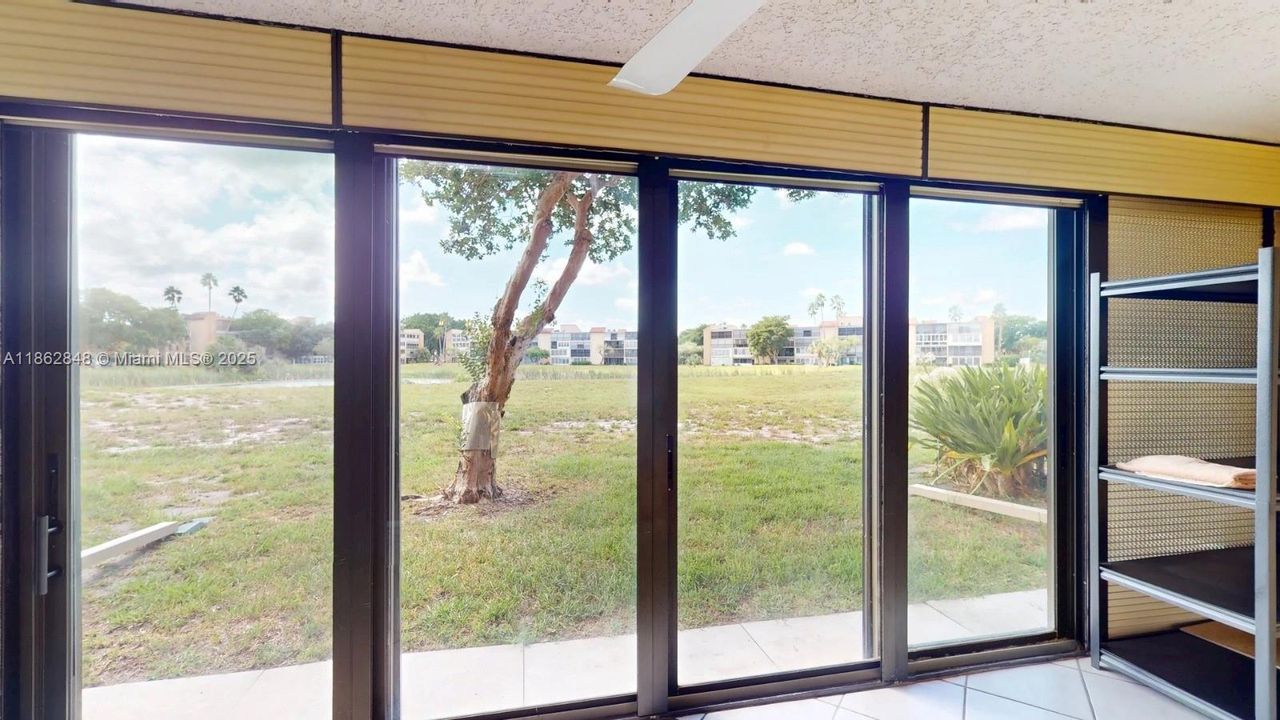 Vendido Recientemente: $150,000 (2 camas, 2 baños, 1100 Pies cuadrados)