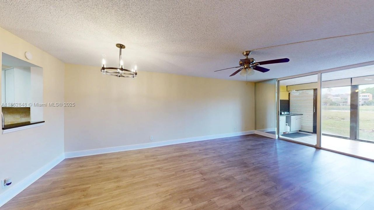 Vendido Recientemente: $150,000 (2 camas, 2 baños, 1100 Pies cuadrados)