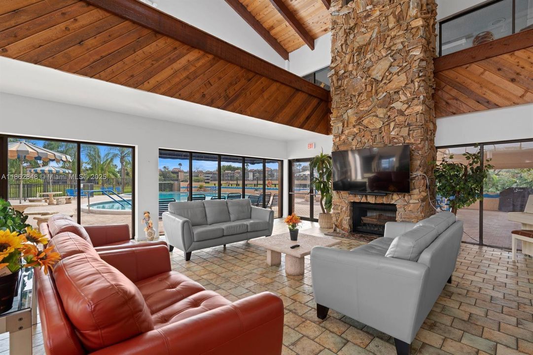 Vendido Recientemente: $150,000 (2 camas, 2 baños, 1100 Pies cuadrados)