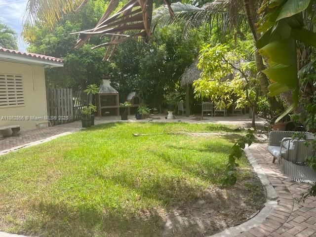 For Sale: $3,900,000 (3 beds, 2 baths, 2852 Square Feet)