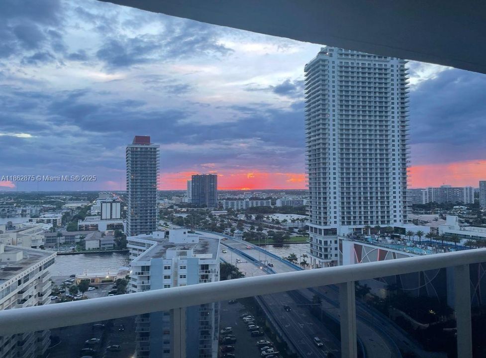 На продажу: $685,000 (2 спален, 1 ванн, 1086 Квадратных фут)