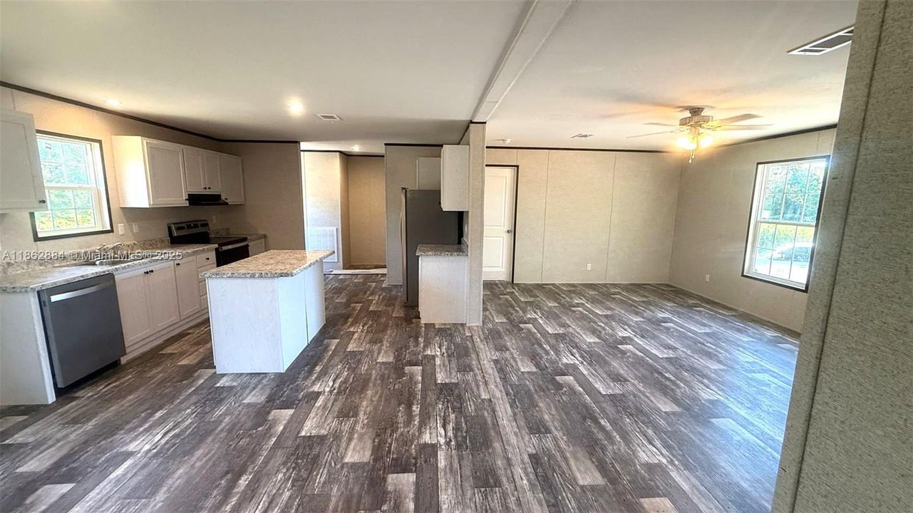 待售: $359,900 (4 贝兹, 2 浴室, 1908 平方英尺)