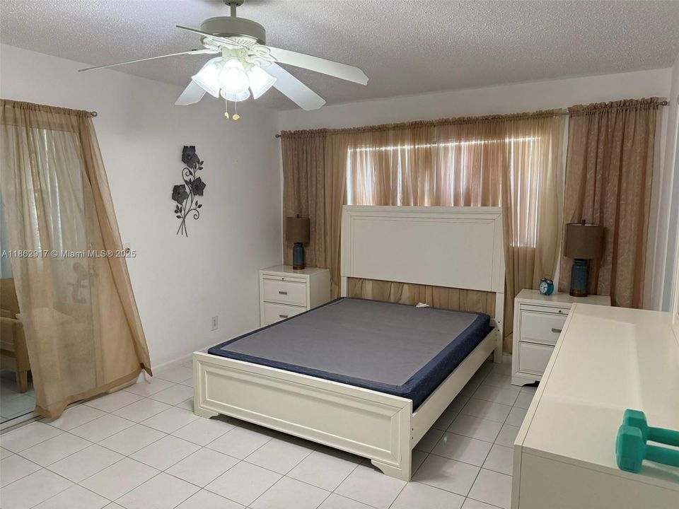 Недавно продано: $75,000 (1 спален, 1 ванн, 700 Квадратных фут)