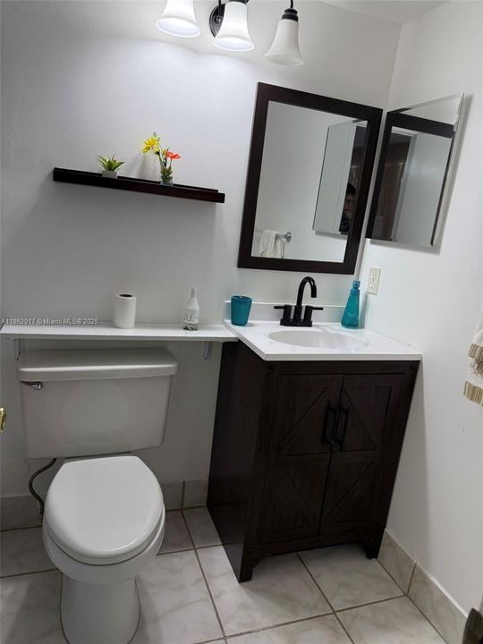 Недавно продано: $75,000 (1 спален, 1 ванн, 700 Квадратных фут)