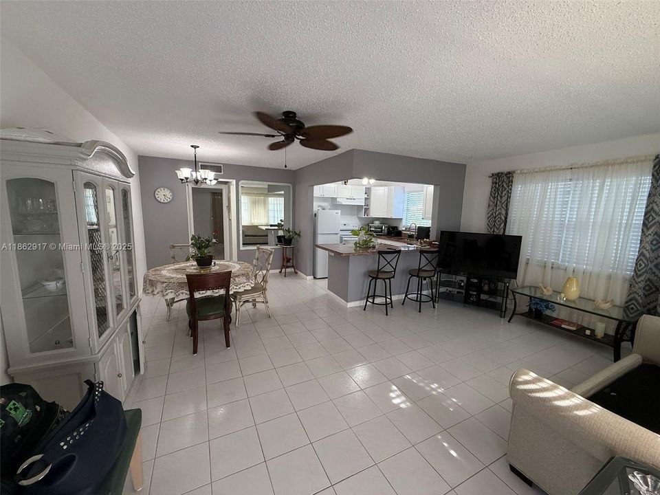 Недавно продано: $75,000 (1 спален, 1 ванн, 700 Квадратных фут)