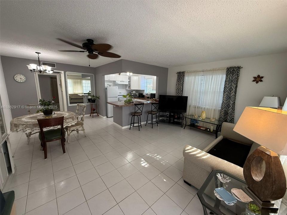 Недавно продано: $75,000 (1 спален, 1 ванн, 700 Квадратных фут)