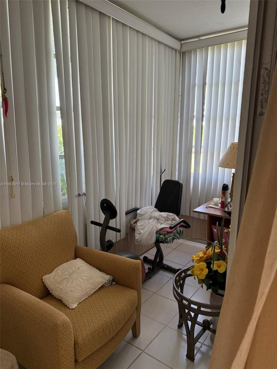 Недавно продано: $75,000 (1 спален, 1 ванн, 700 Квадратных фут)