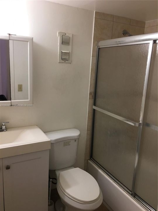 For Sale: $245,000 (2 beds, 2 baths, 822 Square Feet)
