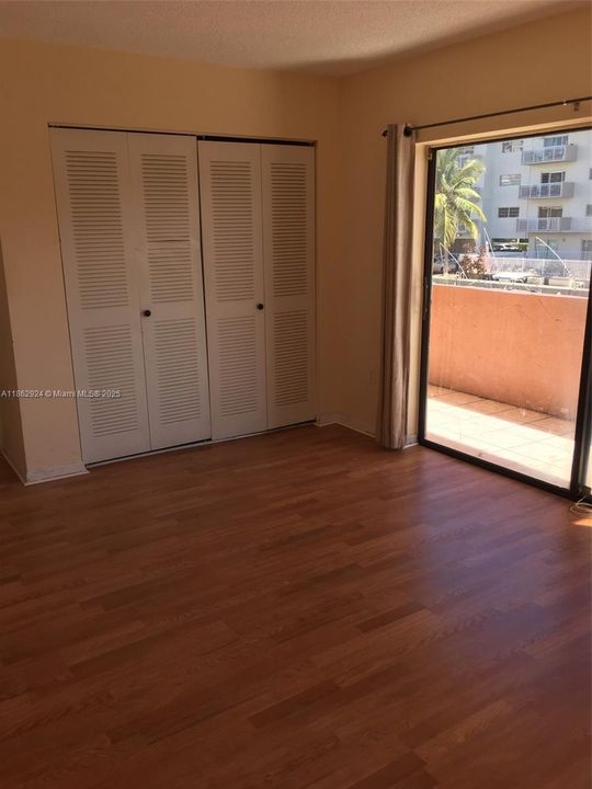 For Sale: $245,000 (2 beds, 2 baths, 822 Square Feet)