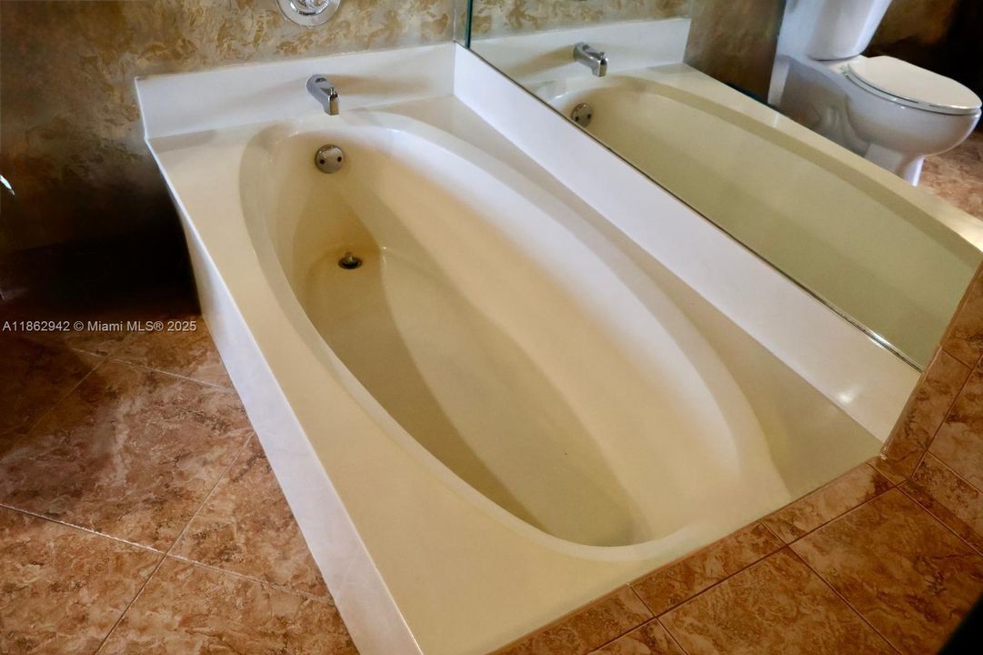 На продажу: $649,000 (2 спален, 2 ванн, 2059 Квадратных фут)