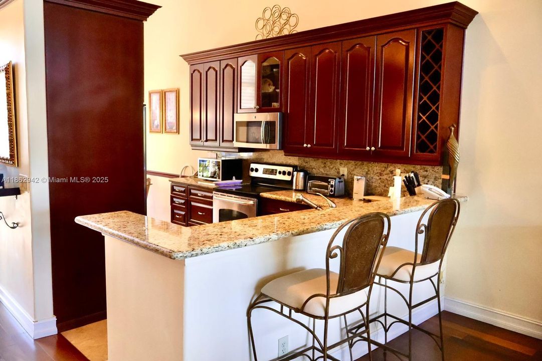 На продажу: $649,000 (2 спален, 2 ванн, 2059 Квадратных фут)