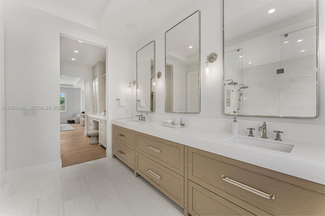 Activo con contrato: $4,995,000 (5 camas, 6 baños, 3759 Pies cuadrados)