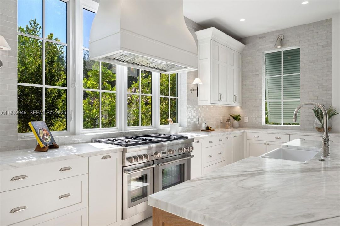 Activo con contrato: $4,995,000 (5 camas, 6 baños, 3759 Pies cuadrados)