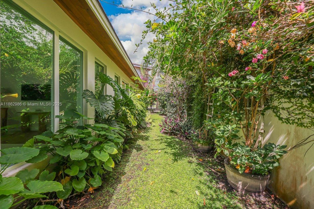 For Sale: $4,199,000 (5 beds, 4 baths, 4870 Square Feet)