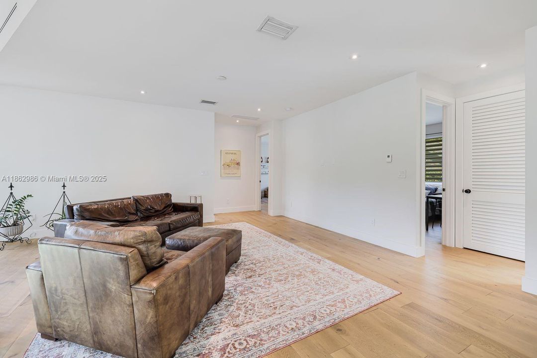 For Sale: $4,199,000 (5 beds, 4 baths, 4870 Square Feet)