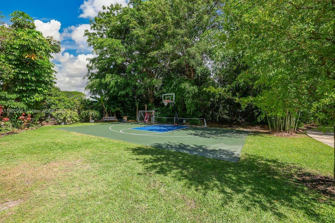 For Sale: $4,199,000 (5 beds, 4 baths, 4870 Square Feet)