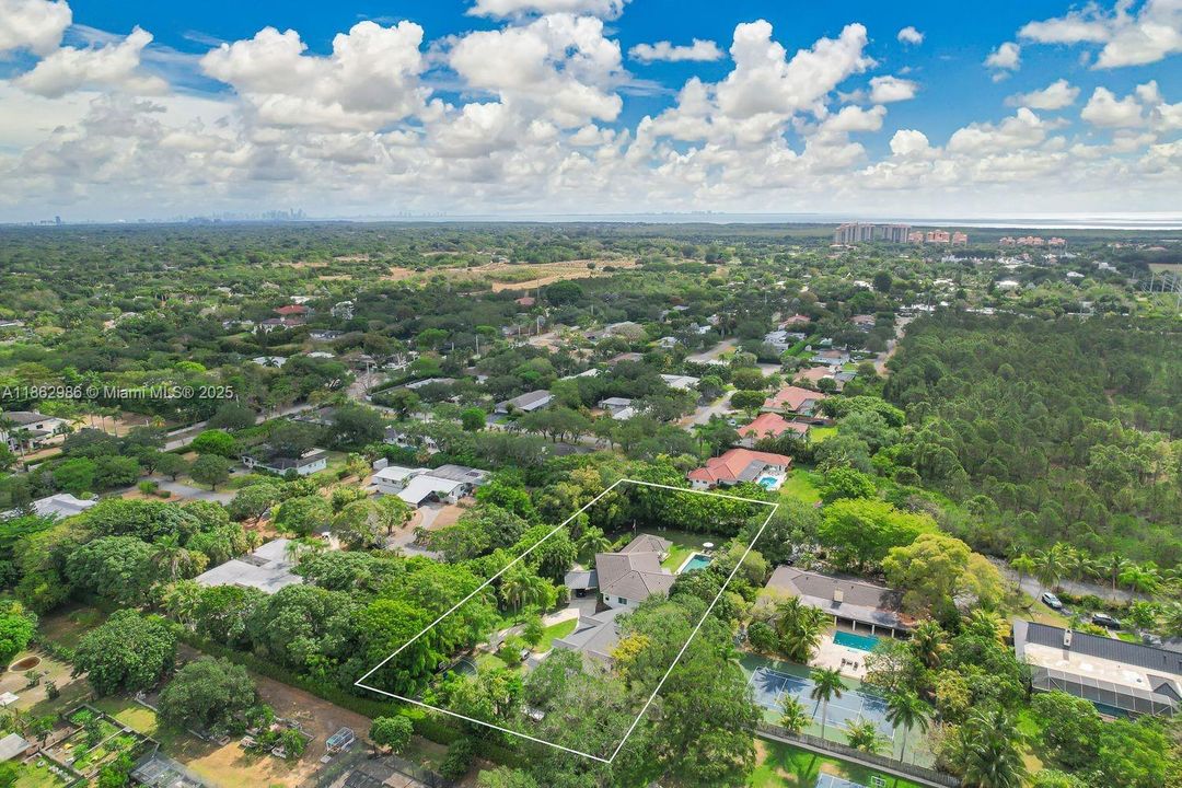 For Sale: $4,199,000 (5 beds, 4 baths, 4870 Square Feet)