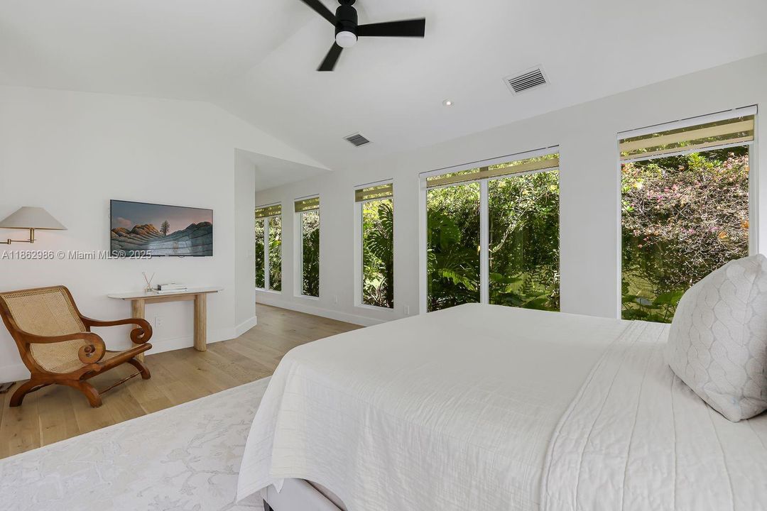 For Sale: $4,199,000 (5 beds, 4 baths, 4870 Square Feet)