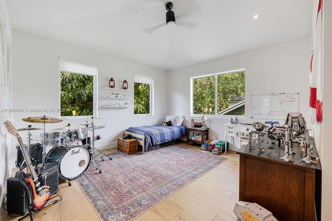 For Sale: $4,199,000 (5 beds, 4 baths, 4870 Square Feet)