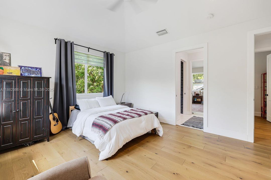 For Sale: $4,199,000 (5 beds, 4 baths, 4870 Square Feet)