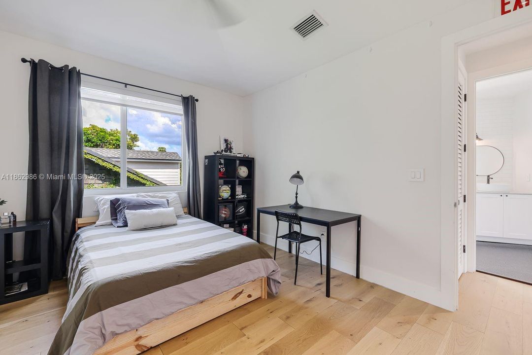 For Sale: $4,199,000 (5 beds, 4 baths, 4870 Square Feet)