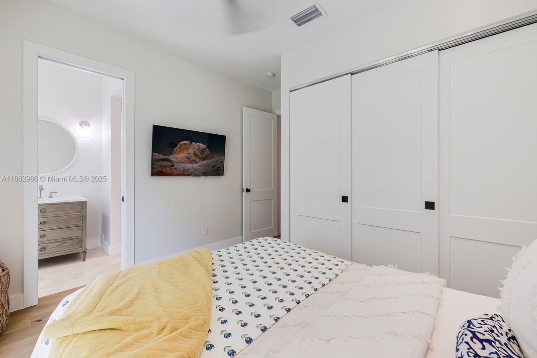 For Sale: $4,199,000 (5 beds, 4 baths, 4870 Square Feet)