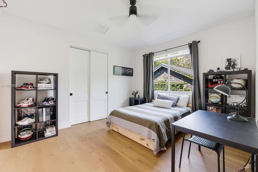 For Sale: $4,199,000 (5 beds, 4 baths, 4870 Square Feet)