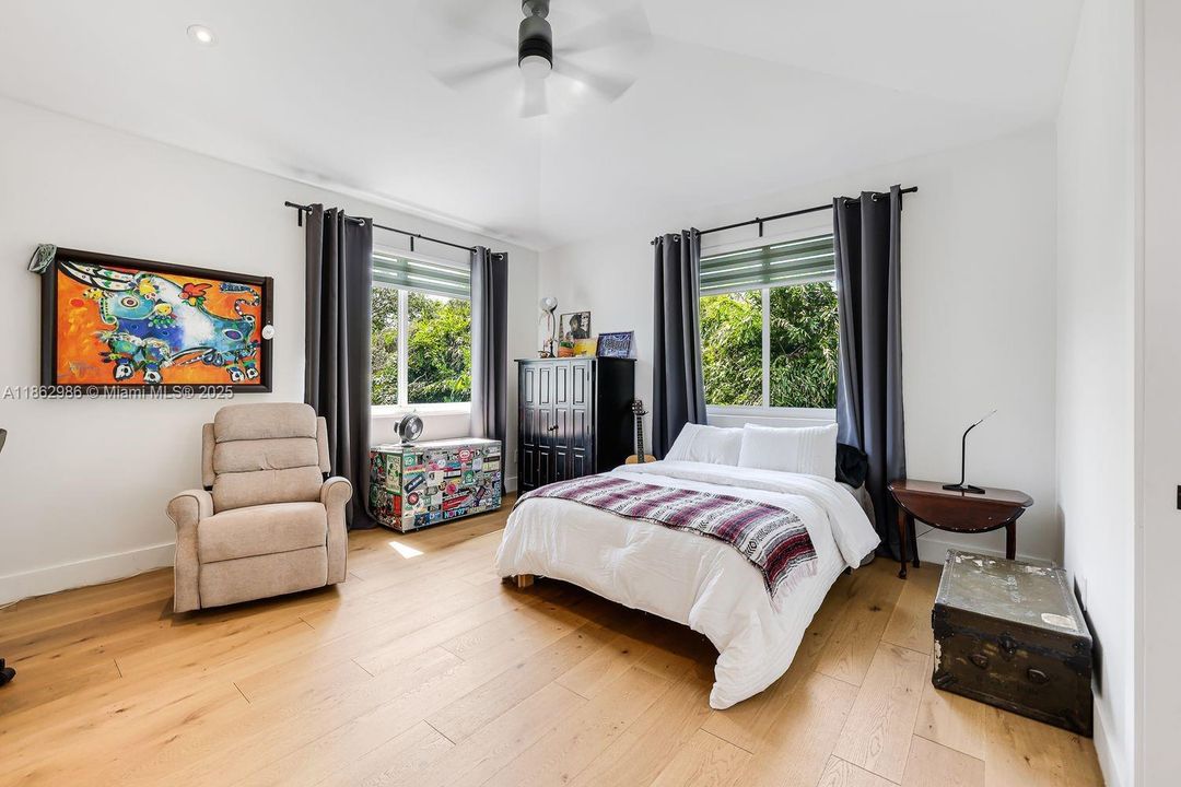 For Sale: $4,199,000 (5 beds, 4 baths, 4870 Square Feet)