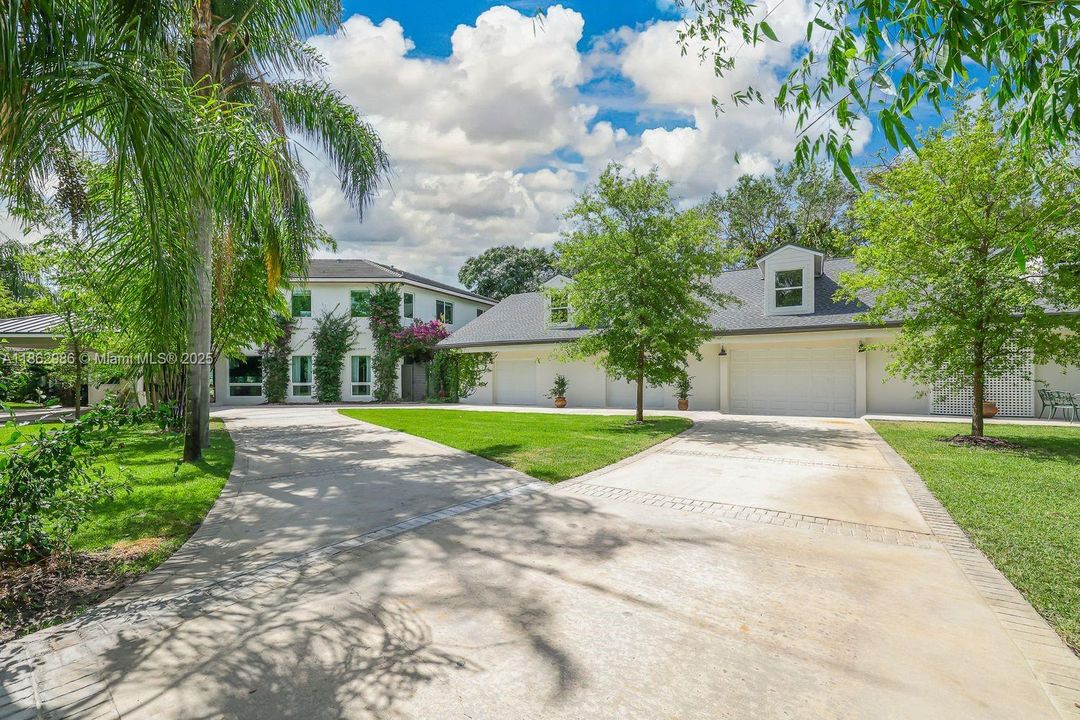 For Sale: $4,199,000 (5 beds, 4 baths, 4870 Square Feet)