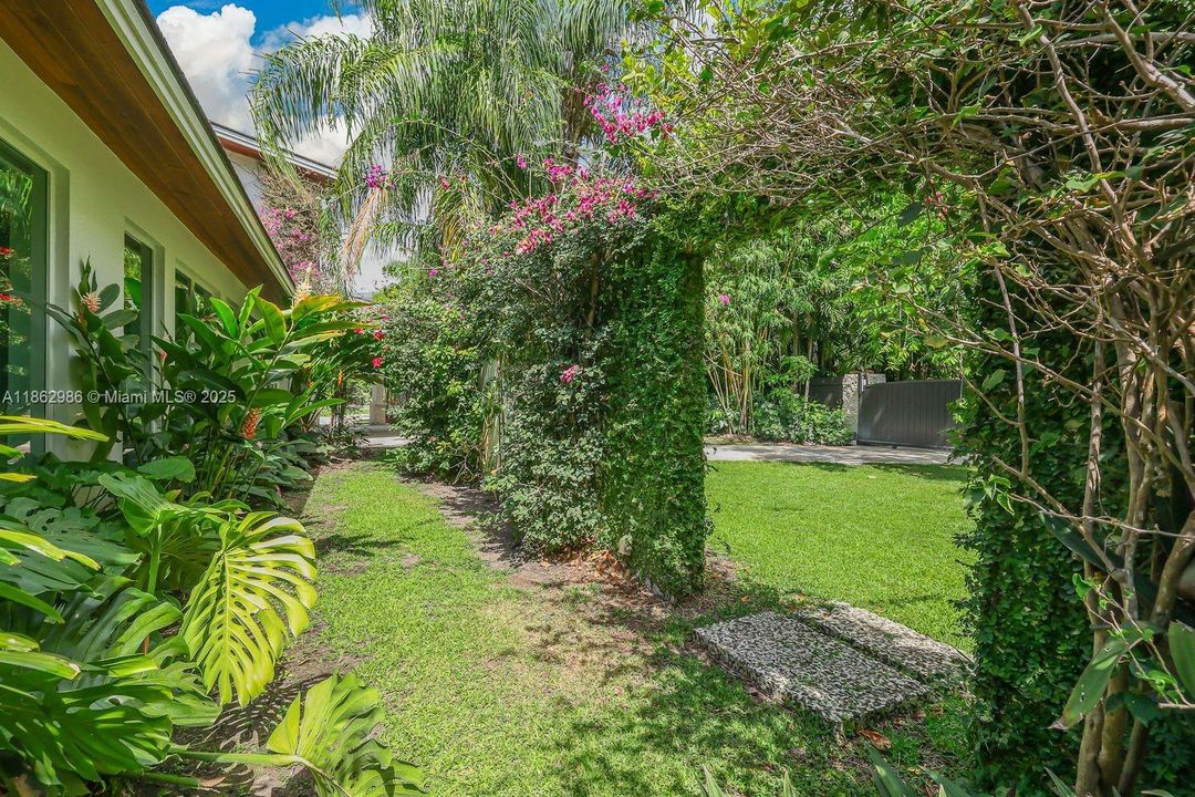 For Sale: $4,199,000 (5 beds, 4 baths, 4870 Square Feet)